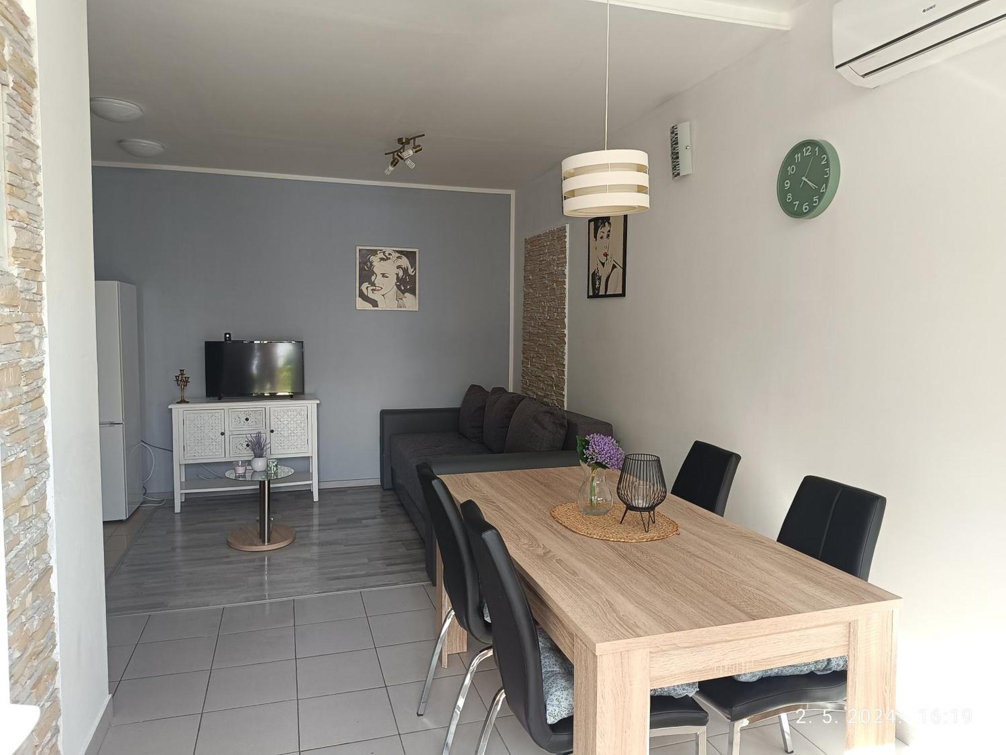 Leonica Apartment Omis Exterior photo