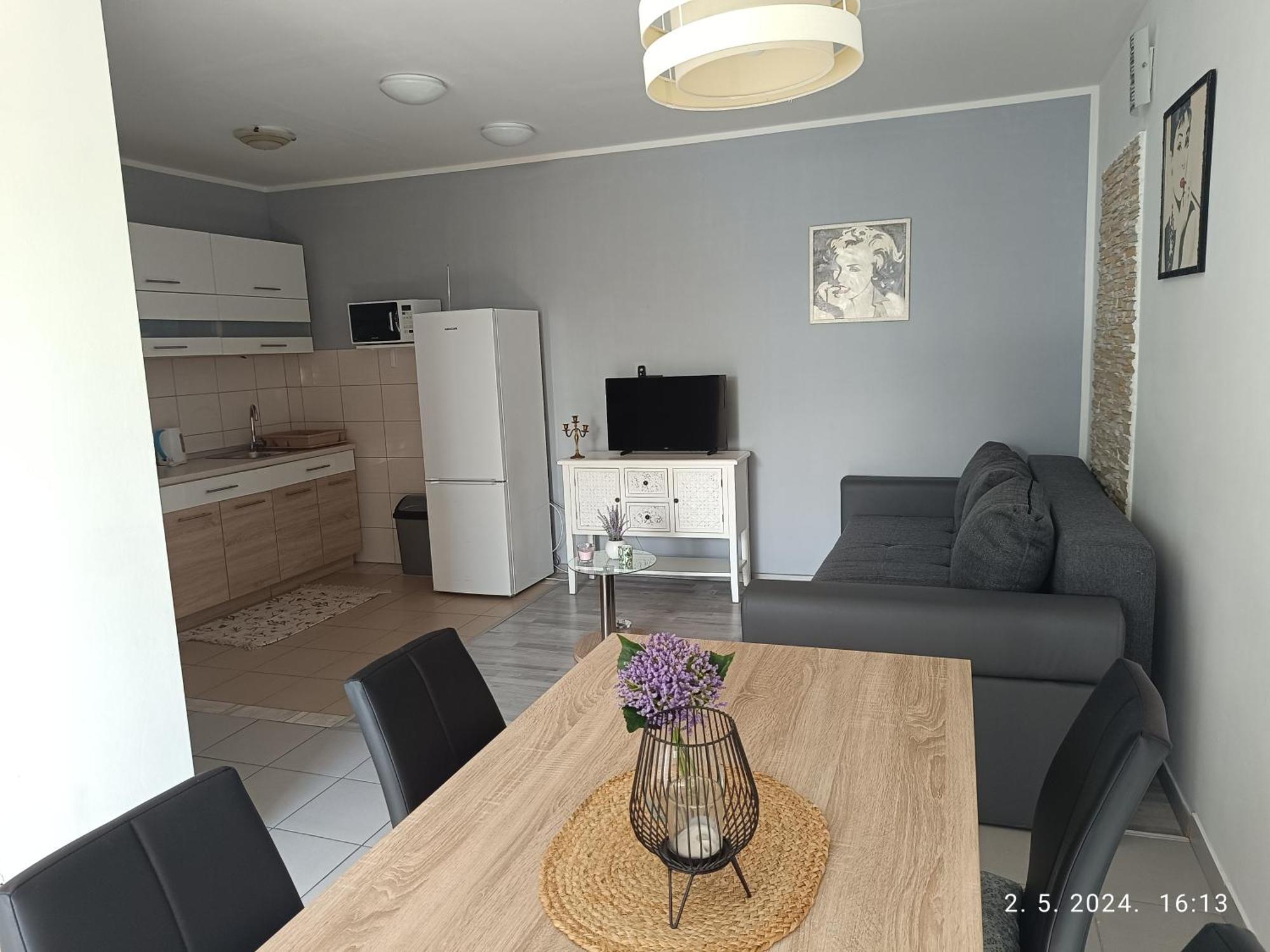 Leonica Apartment Omis Exterior photo